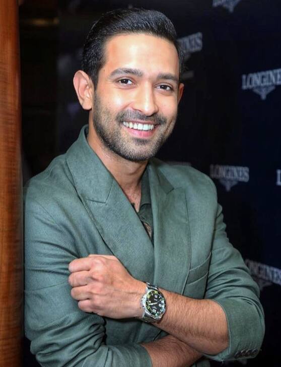 2020 में, विक्रांत ने मुंबई में समुद्र के सामने एक शानदार घर खरीदा था. यहां वह अपनी पत्नी शीतल ठाकुर और बेटे वरदान के साथ रहते हैं. उन्होंने पहले हिंदुस्तान टाइम्स को दिए एक इंटरव्यू में कहा था,