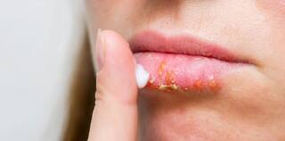 ਕਾਲੇ ਹੋਏ ਬੁੱਲ੍ਹਾਂ 'ਤੇ ਹਰ ਰਾਤ ਲਾਓ ਇਹ 1 ਦੇਸੀ ਚੀਜ਼, ਇੱਕ ਹਫਤੇ 'ਚ ਬੁੱਲ ਹੋਣਗੇ ਗੁਲਾਬੀ ਤੇ ਨਰਮ, ਜਾਣੋ ਹਰ ਜਾਣਕਾਰੀ