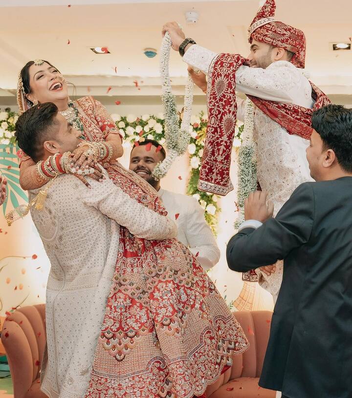 તમામ તસવીરો ઇન્સ્ટાગ્રામ પરથી લેવામાં આવી છે.