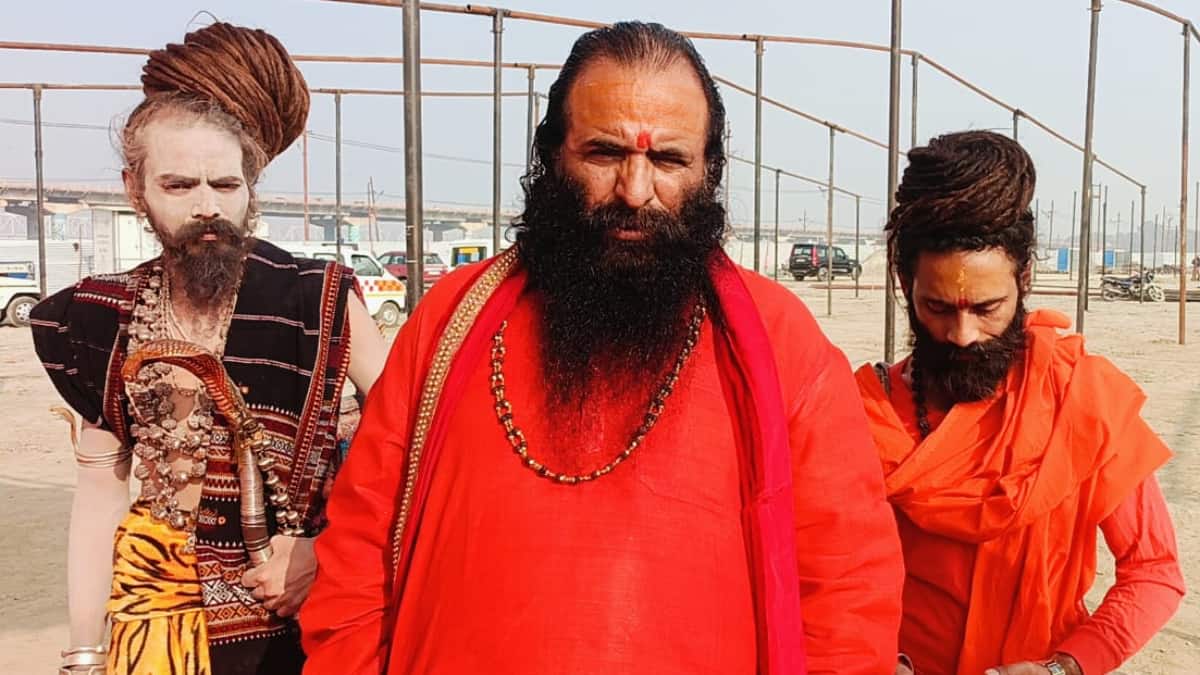 Akhara Parishad Chief Mahant Ravindra Puri Supports Mohan Bhagwat On Hindu  Population ann | 'कम हो रहे संत-महात्मा, बढ़ाएं हिंदुओं की संख्या', महंत रवींद्र  पुरी ने किया संघ प्रमुख के ...