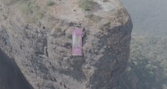 अजितदादांच्या मुख्यमंत्रिपदासाठी  800 फूट उंच नागफणी कड्यावर बॅनर