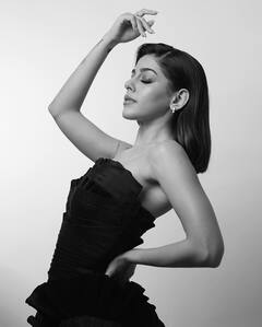 Alaya f: અલાયા ફર્નિચરવાલાનો કાતિલ બ્લેક લૂક થયો વાયરલ, જુઓ તસવીરો