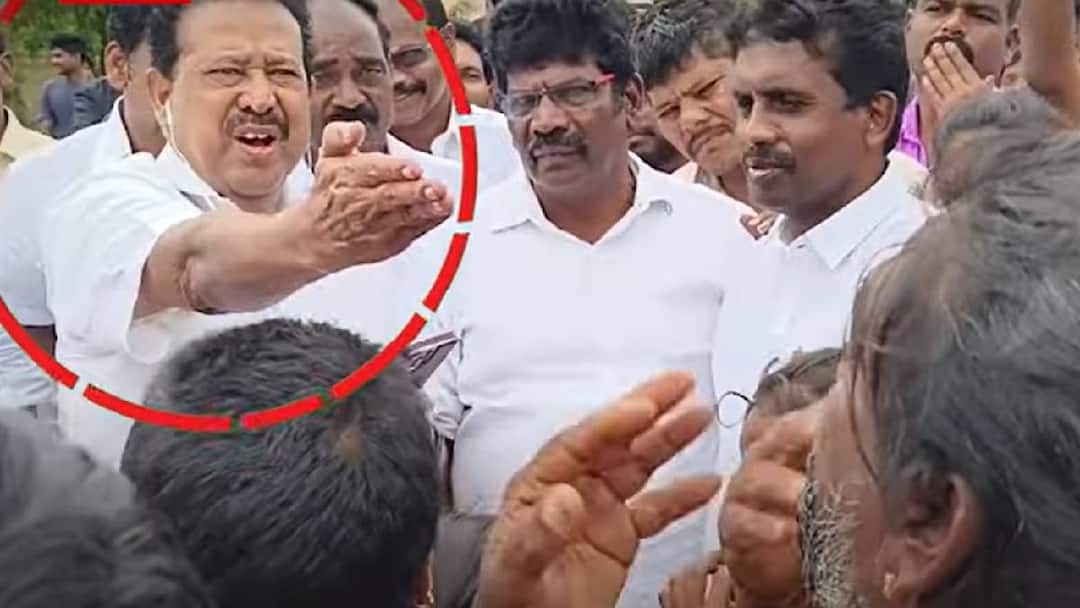 minister ponmudi angry on narikuravar people in fengal cyclone Rescue operation villupuram சி.எம்.க்கு வீடியோ கால்! அமைச்சர் பொன்முடி செய்த சம்பவம்! கழுவி ஊற்றும் நெட்டிசன்ஸ்!