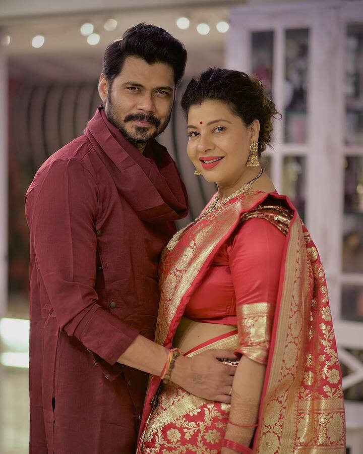 ये तो सभी जानते हैं कि संभावना सेठ ने खुद से छह साल छोटे अविनाश द्विवेदी से शादी की है. अविनाश एक एक्टर और लेखक हैं. दोनों ने साल 2016 में शादी रचाई थी.