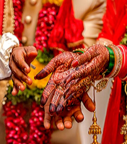 चांदीचा भावही 2,200 रुपयांनी घसरून 90,000 रुपये प्रतिकिलो झाला.