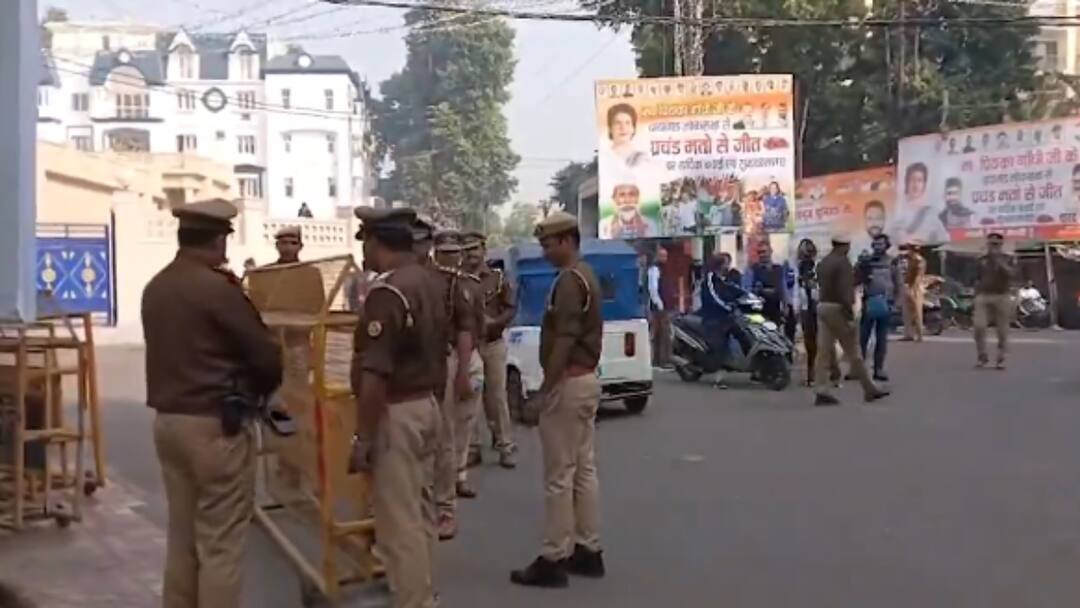 Lucknow News: कांग्रेस कार्यालय के बाहर भारी पुलिस बल तैनात, अजय राय को नहीं मिली संभल जाने की मंजूरी Lucknow Congress office Heavy police force deployed outside Ajay Rai did not get permission go to Sambhal Lucknow News: कांग्रेस कार्यालय के बाहर भारी पुलिस बल तैनात, अजय राय को नहीं मिली संभल जाने की मंजूरी