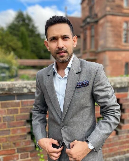 ई टाइम्स की रिपोर्ट्स के मुताबिक, विक्रांत की नेटवर्थ 20 करोड़ से 26 करोड़ रुपये के बीच है.