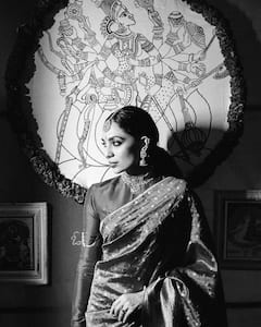 Sobhita Dhulipala : పెళ్లికూతురు లుక్​లో  శోభిత ధూళిపాల ఎలా సిగ్గుపడుతుందో చూశారా? ఇక నాగచైతన్య రావడమే ఆలస్యం