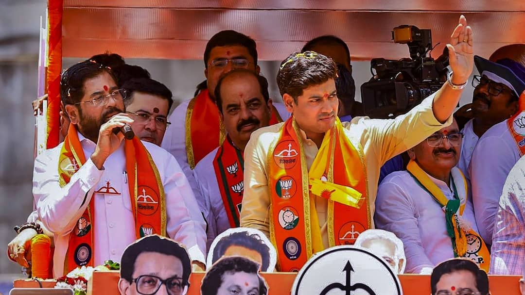 क्या महाराष्ट्र में डिप्टी सीएम बनेंगे एकनाथ शिंदे के बेटे श्रीकांत शिंदे? खुद दिया बड़ा अपडेट Eknath Shinde on Shrikant Shinde Maharashtra Deputy CM face क्या महाराष्ट्र में डिप्टी सीएम बनेंगे एकनाथ शिंदे के बेटे श्रीकांत शिंदे? खुद दिया बड़ा अपडेट