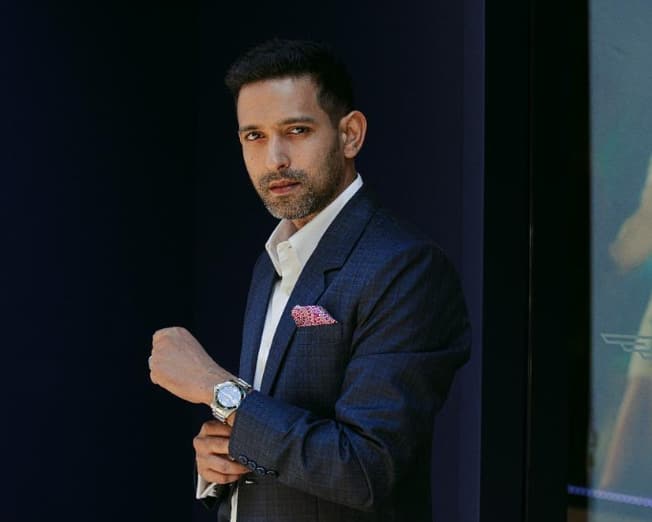 वहीं विक्रांत ने अपने अब तक के करियर में शोहरत के साथ खूब दौलत भी कमाई है. एक्टर के पास कई महंगी चीजें भी हैं.