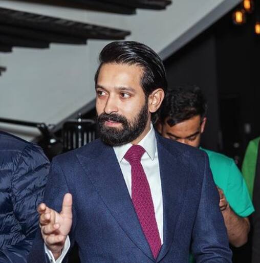 अब विक्रांत ने रिटायरमेंट की अनाउंसमेंट करते हुए लिखा- पिछले कुछ साल और उसके बाद के साल अच्छे रहे. मैं आपके सपोर्ट के लिए धन्यवाद देता हूं. अब घर वापस जाने का समय आ गया है. आने वाले 2025 में हम आखिरी बार एक-दूसरे से मिलेंगे. थैंक्यू सभी को.
