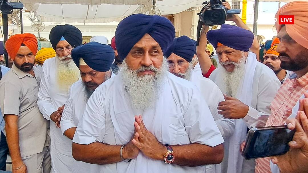 Akal Takht on Sukhbir Singh Badal Shiromani Akali Dal Punjab स्वर्ण मंदिर के बाथरूम की सफाई, जूठे बर्तनों की धुलाई, अकाली दल चीफ सुखबीर बादल को मिली सजा