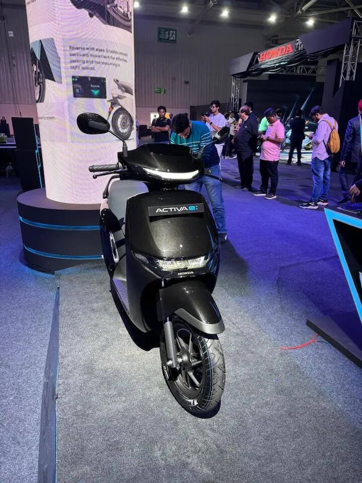 Activa e એક મોટું નામ છે, પરંતુ ભારતીય બજારમાં તેની સાથે સ્પર્ધા કરી રહેલા બીજા ઘણા ઇલેક્ટ્રિક સ્કૂટર પહેલેથી જ છે. Activa ના આ EVને માર્કેટમાં પકડવા માટે તેના સ્પેસિફિકેશન વધુ સારા હોવા જરૂરી છે.