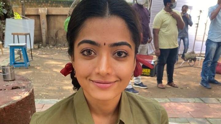 புஷ்பா- 2 படத்திற்கான ஓடிடி உரிமையை நெட்ஃப்ளிக்ஸ் கைப்பற்றியுள்ளதாக கூறப்படுகிறது. தெலுங்கு, தமிழ், இந்தி, கன்னடம் மற்றும் மலையாளம் மொழிகளில் நெட்ஃப்ளிக்ஸில் இந்த படம் வெளியாகும் என்று கூறப்படுகிறது. இதன் மதிப்பு மட்டும் ரூபாய் 270 கோடி ரூபாய் அளவிற்கு என்று கூறப்படுகிறது.