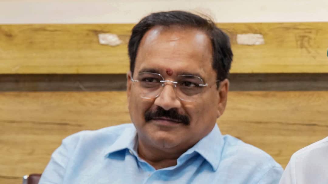 '9 मीटर की बसें दिल्ली में नहीं दे सकती लास्ट माइल कनेक्टिविटी', वीरेंद्र सचदेवा का सरकार पर तंज Delhi bjp president Virendra Sachdeva says 9 meter buses cannot provide last mile connectivity Ann '9 मीटर की बसें दिल्ली में नहीं दे सकती लास्ट माइल कनेक्टिविटी', वीरेंद्र सचदेवा का सरकार पर तंज