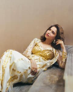 Tamannaah Bhatia: तमन्ना भाटियाचा ग्लॅम लूक; पांढऱ्या रफल टॉपमध्ये दिसतेय खास!