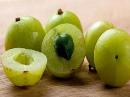 આમળામાં આવા અનેક ગુણ જોવા મળે છે જે પાચનક્રિયાને સારી રાખવામાં મદદરૂપ છે. જો તમને પાચન સંબંધી સમસ્યા હોય તો તમે આમળાનું સેવન કરી શકો છો.