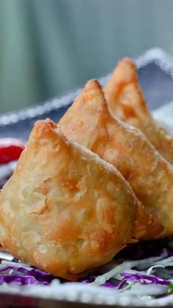 यूपी का यह रेलवे स्टेशन समोसे के स्वाद के लिए है मशहूर