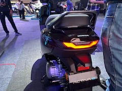 Honda Activa Electric: āĻā§āĻŽāύ āĻĻā§āĻāϤ⧠āĻšā§āύā§āĻĄāĻž āĻ
ā§āϝāĻžāĻā§āĻāĻŋāĻāĻž āĻāϞā§āĻāĻā§āϰāĻŋāĻ āϏā§āĻā§āĻāĻžāϰ, āĻāĻ āĻāĻžāϰā§āĻā§ āϝāĻžāĻŦā§ āĻāϤ āĻāĻŋāĻŽāĻŋ ? āĻĻā§āĻā§āύ āĻāĻŦāĻŋ