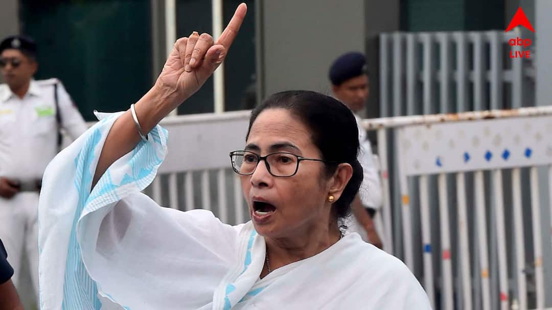 Mamata Banerjee: বসেছে জলের পাইপ, পানীয় জল এখনও অধরা! কী বললেন মুখ্যমন্ত্রী? Mamata Banerjee drinking water pipe connection strong message to DM SP of districts Mamata Banerjee: বসেছে জলের পাইপ, পানীয় জল এখনও অধরা! কী বললেন মুখ্যমন্ত্রী?