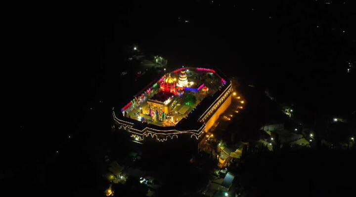 या काळात श्री खंडेरायाला भरीत रोडग्याचा विशिष्ट नैवेद्य दाखवला जातो.