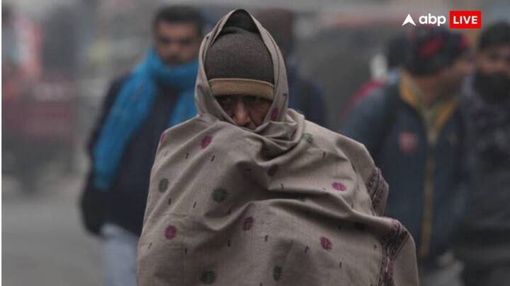 पंजाब, हरियाणा, दिल्ली, उत्तर प्रदेश और बिहार में ठंड की शुरुआत हो चुकी है. आने वाले दिनों में तापमान और गिरने की संभावना है जबकि पहाड़ी इलाकों में बर्फबारी जारी है.