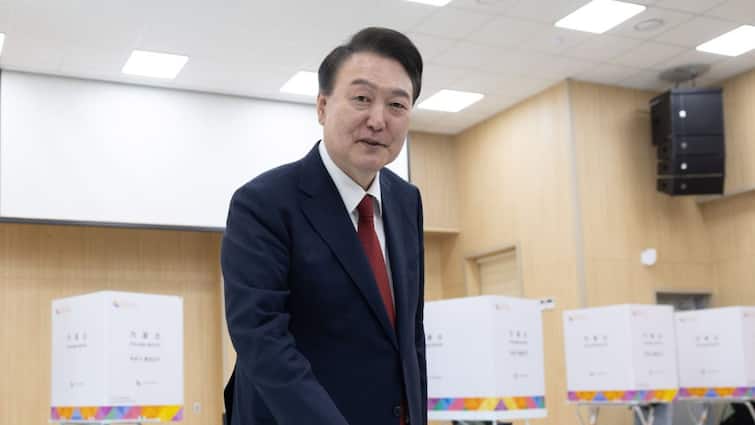 South Korea Court Approves Ex-President Yoon Suk Yeol Arrest Over martial law decree South Korean Court Approves Ex-President Yoon Suk Yeol's Arrest Over Martial Law Decree