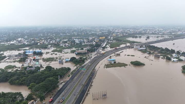 விழுப்புரம் தேசிய நெடுஞ்சாலை ஒட்டிய வீடுகளில் வெள்ளப்பெருக்கு
