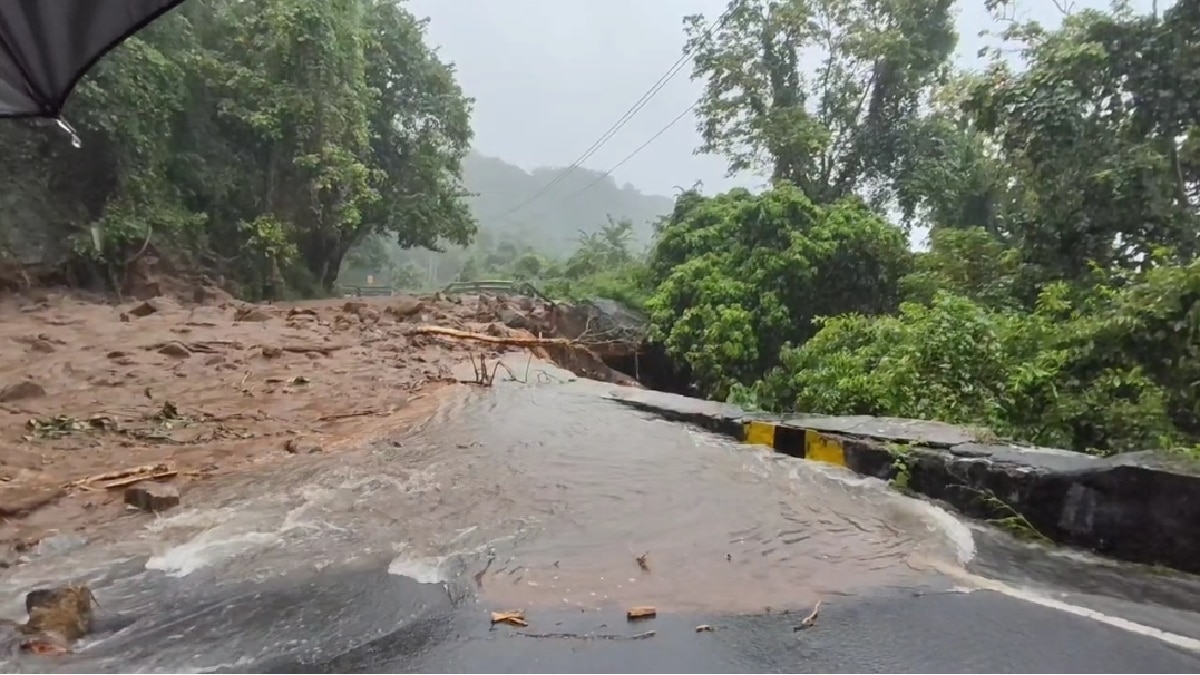 Salem Flood: திருமணிமுத்தாற்றில் கரைபுரண்டோடும் வெள்ளம்... சேலம் - பெங்களூர் தேசிய நெடுஞ்சாலையில் போக்குவரத்து பாதிப்பு