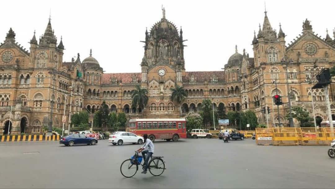 Explore Mumbai From The Historic Elephanta Caves To The Popular Juhu Beach Explore Mumbai: From The Historic Elephanta Caves To The Popular Juhu Beach