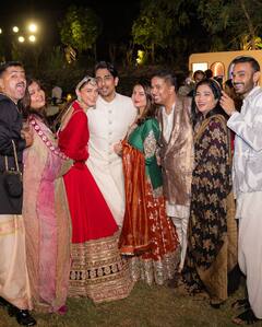 कॉकटेल पार्टी में दोस्तों संग जमकर नाचे अदिति-सिद्धार्थ, सोनाक्षी-दुलकर सलमान समेत इन स्टार्स ने भी खूब जमाया रंग