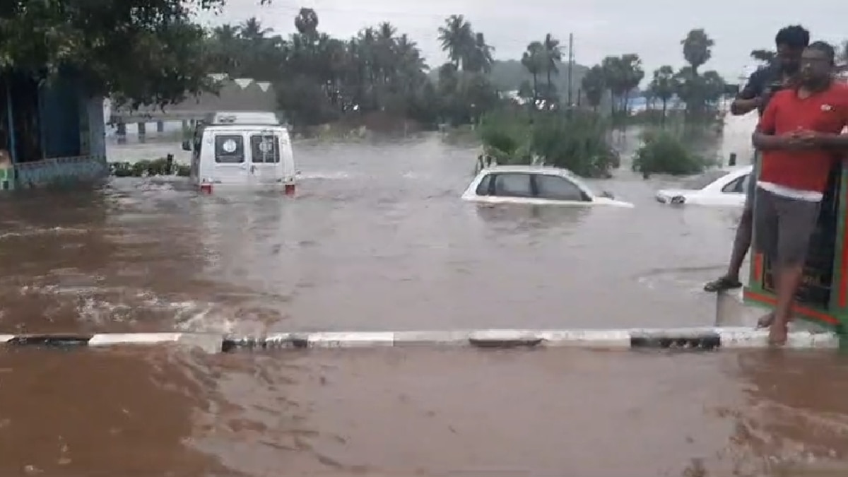 Salem Flood: திருமணிமுத்தாற்றில் கரைபுரண்டோடும் வெள்ளம்... சேலம் - பெங்களூர் தேசிய நெடுஞ்சாலையில் போக்குவரத்து பாதிப்பு