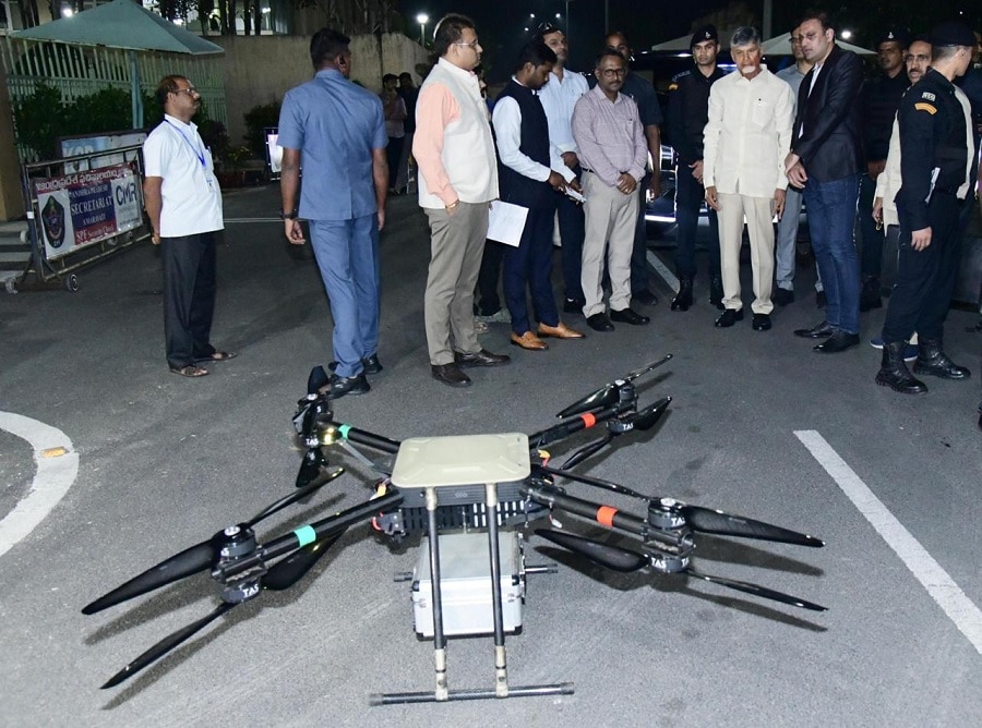 CM Chandrababu Drones News: ఏపీలో రంగంలోకి మ‌ల్టీప‌ర్ప‌స్ డ్రోన్లు- భ‌ద్ర‌తా చ‌ర్య‌లు, నేర నియంత్ర‌ణ‌కు వినియోగంపై చంద్రబాబు ఫోకస్