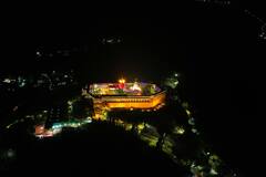 Jejuri Khandoba : जेजुरीगडावर चंपाषष्ठीचा उत्सव; खंडेरायावर हळदीची उधळण, गडावर लोटला भाविकांचा जनसागर