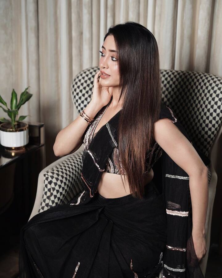 The TV actor was seen in a  black and silver saree looking her most elegant self.