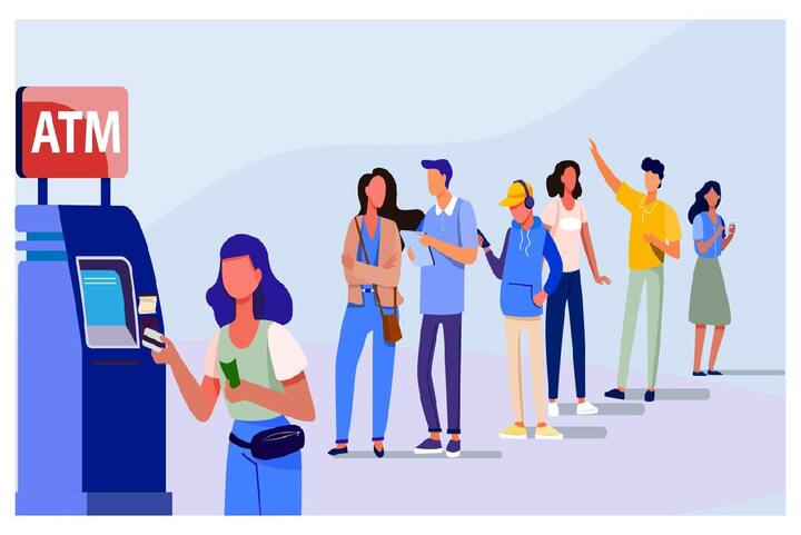 देशात गेल्या पाच वर्षात पहिल्यांदा एटीएम सेंटर्सची संख्या कमी झाली आहे. विशेष म्हणजे सर्व भागातील एटीएमची संख्या घटली आहे. महानगरं, शहर, निमशहरी भाग आणि ग्रामीण भागातील एटीएम सेंटर्सची संख्या घटली.