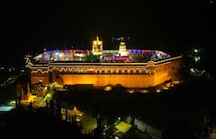 Jejuri Khandoba : जेजुरीगडावर चंपाषष्ठीचा उत्सव; खंडेरायावर हळदीची उधळण, गडावर लोटला भाविकांचा जनसागर