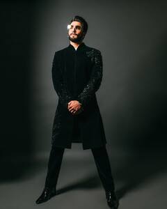 2024 में Ranveer Singh का फैशन लुक एक्टर को बनाता है परफेक्ट मेल, देखें एक-एक तस्वीरें