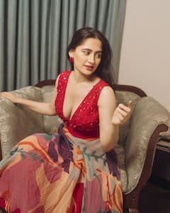 रेड डीपनेक टॉप में छलका संजीदा शेख का हुस्न, सामने आईं ऐसी-ऐसी तस्वीरें, नजरें हटाना हुआ मुश्किल