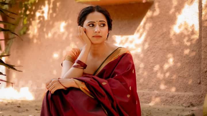 Sargun Mehta treated fans with pictures in an elegant saree looking her most stylish self.