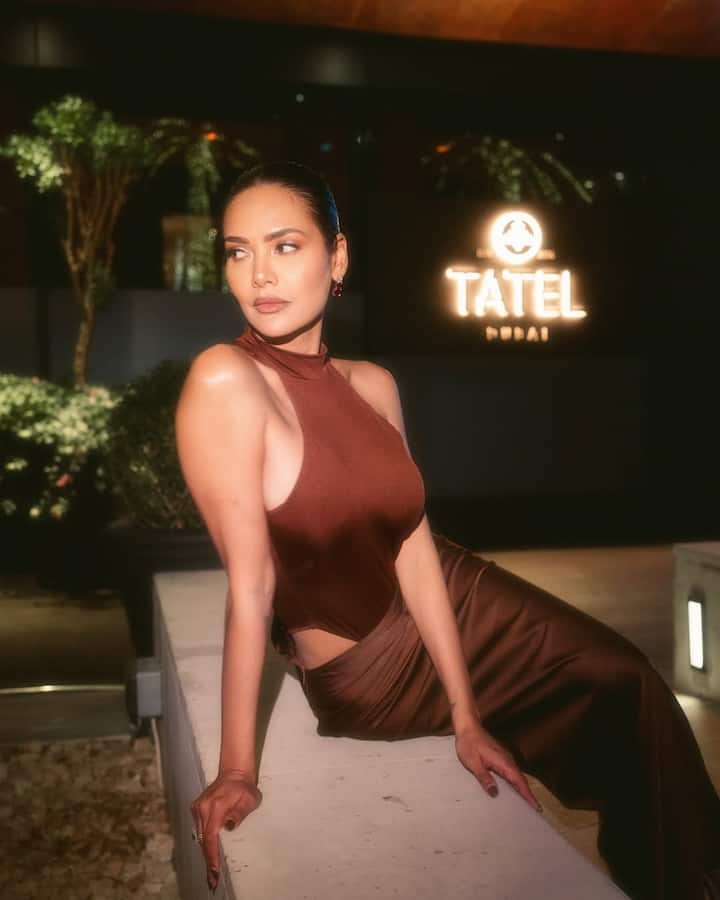 The actress wore a chic outfit while enjoying a luxurious vacation at the TATEL Dubai Restaurant.