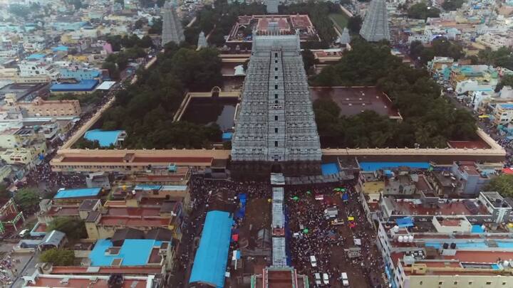 அண்ணாமலையார் கோயிலில் 10 நாட்கள் நடைபெறும் கார்த்திகை தீப திருவிழா இன்று காலை கொடியேற்றத்துடன் தொடங்கியது.