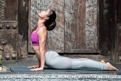 रोजाना 5 राउंड सूर्य नमस्कार करें और फिर देखें हैरान कर देने वाले फायदे, स्ट्रेस बस्टर से लेकर हार्ट सेवर तक है ये योगासन