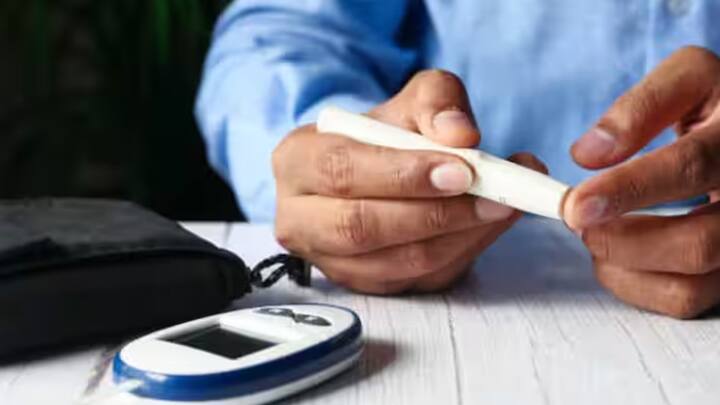 ડાયાબિટીસમાં દૂધી ખાવી સ્વાસ્થ્ય માટે ફાયદાકારક છે. તે પેટના મેટાબોલિક રેટને વધારે છે અને પાચનક્રિયાને પણ સુધારે છે. તો ચાલો જાણીએ ડાયાબિટીસમાં દૂધી ખાવાના ફાયદા.