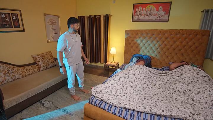 అసలు ఈ గంగ ఎవరు ..మా ఇంటికి ఎందుకు వచ్చిందని ఆలోచిస్తాడు క్రిష్. ఆమె నిద్రపోయి ఉంటుంది..బ్యాగ్ చెక్ చేస్తే ఏదైనా క్లూ దొరుకుతుందేమో అనుకుని రూమ్ కి వెళ్లి వెతుకుతాడు. గంగ బ్యాగ్ లో క్రిష్ చిన్నప్పటి ఫొటో ఉంటుంది. అది తీసుకుని వెళ్లిపోతాడు.