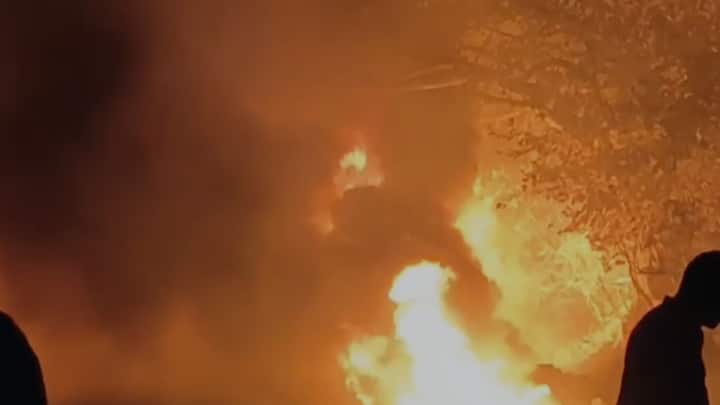 Phondaghat Fire : कोल्हापुरात सिंधुदुर्गाकडे जाणाऱ्या भारत पेट्रोलियम कंपनीच्या टँकरचा भीषण अपघात झालाय.