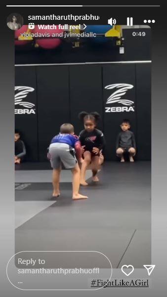 ஒரு ஆண் குழந்தை மற்றும் பெண் குழந்தை இருவரும் வெஸ்டலிங் செய்ய , அந்த பெண் குழந்தை ஆண் குழந்தையிடம் போராடி தோற்று போகிறது.