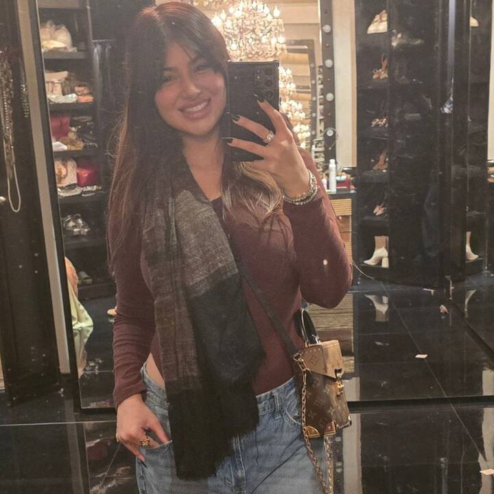 Ayesha Takia: Ayesha Takia gradually distanced herself from the industry after her marriage to Farhan Azmi. She is famous for roles in ‘Tarzan: The Wonder Car’ and ‘Wanted’.