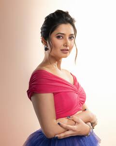 Prajkata Mali :  प्राजक्ता माळीचा कलरफुल अंदाज, पाहा 'कसाटा' स्पेशल ड्रेस!