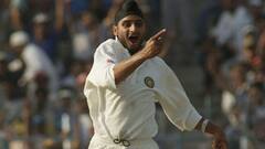 Harbhajan and Dhoni: জোড়া বিশ্বকাপ জিতেছেন একসঙ্গে, অথচ ধোনির সঙ্গে কথা বলেন না হরভজন!